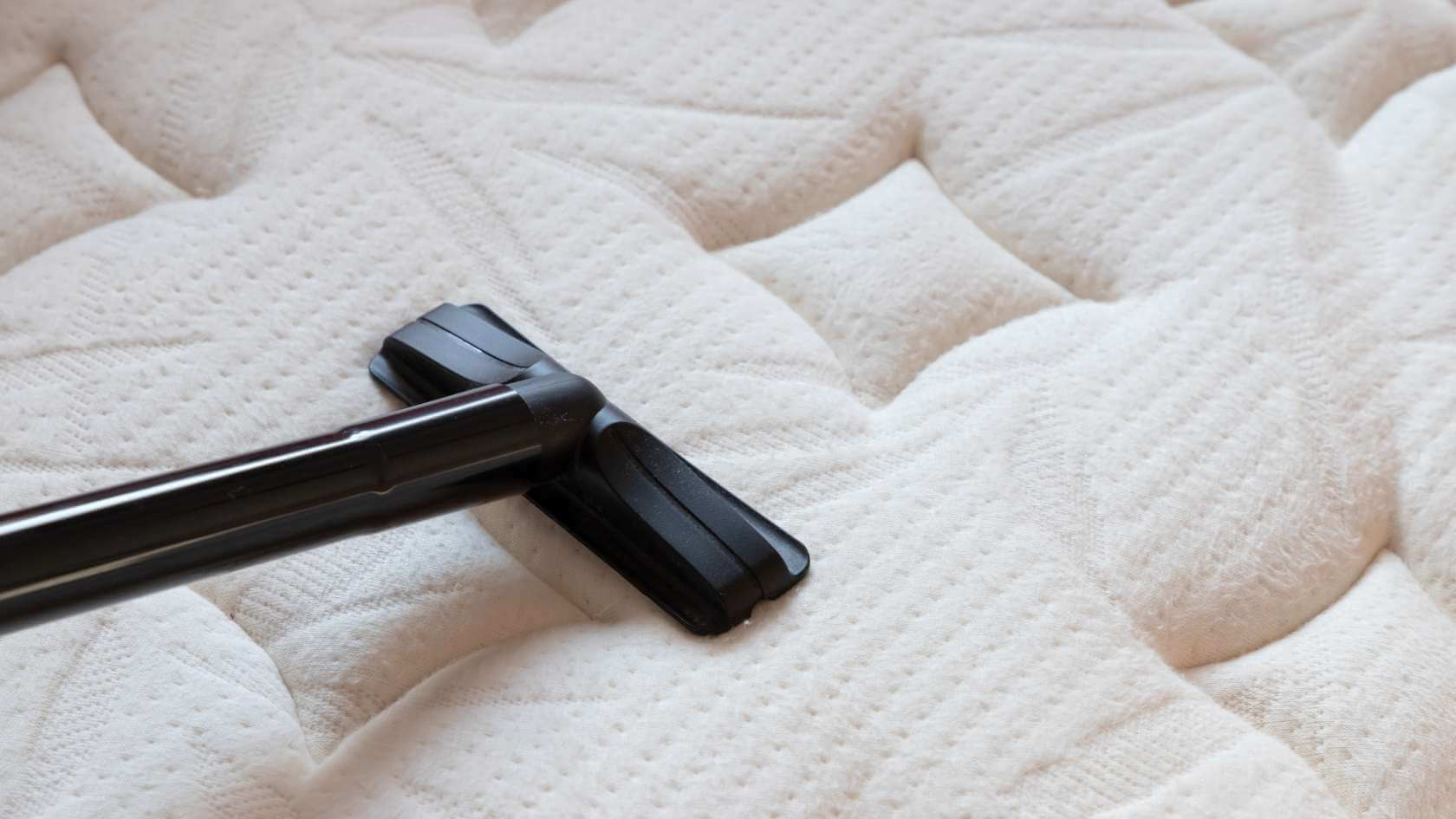 Vacuum to clean mattress