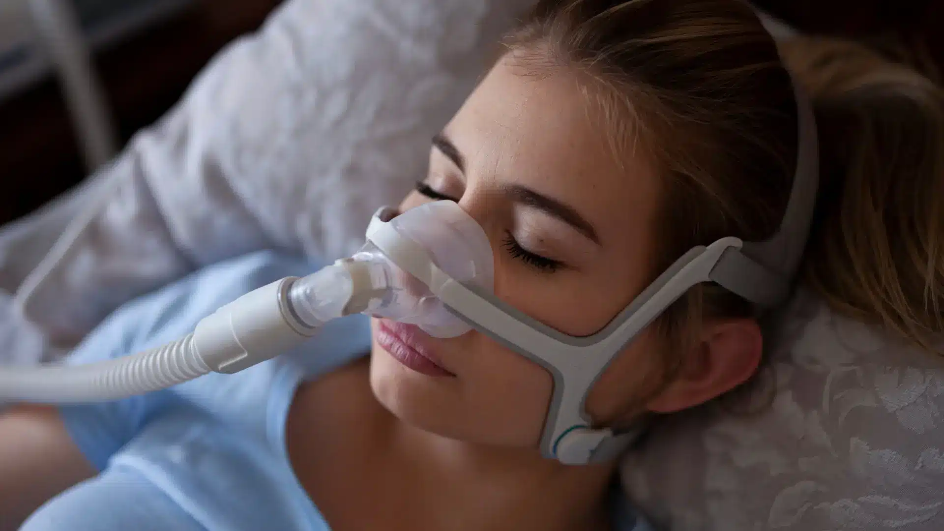 Woman with sleep apnoea CPAP